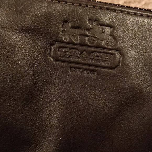 SOLD! * Coach Ali Wristlet Mahogany 42647 - Picture 3 of 6